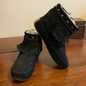 Lucky Brand Black Fringe Bootie 7 Moccasins Suede Fringe Faux Fur Lined Boots